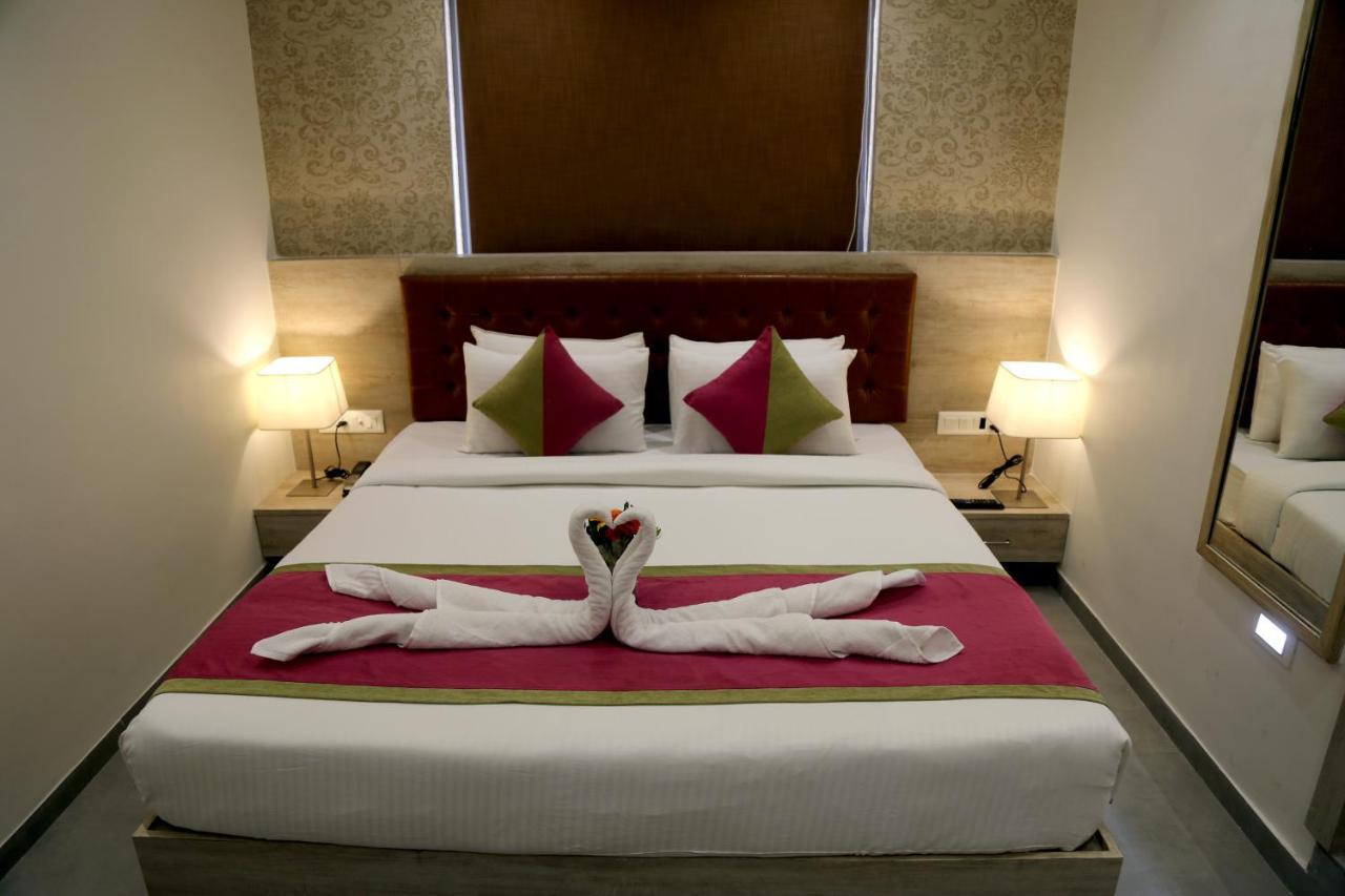 Hotel Nova Pride Rajkot Exterior foto