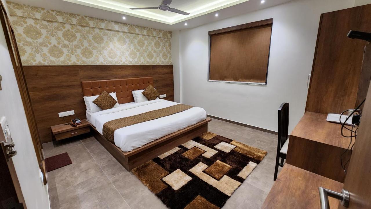 Hotel Nova Pride Rajkot Exterior foto